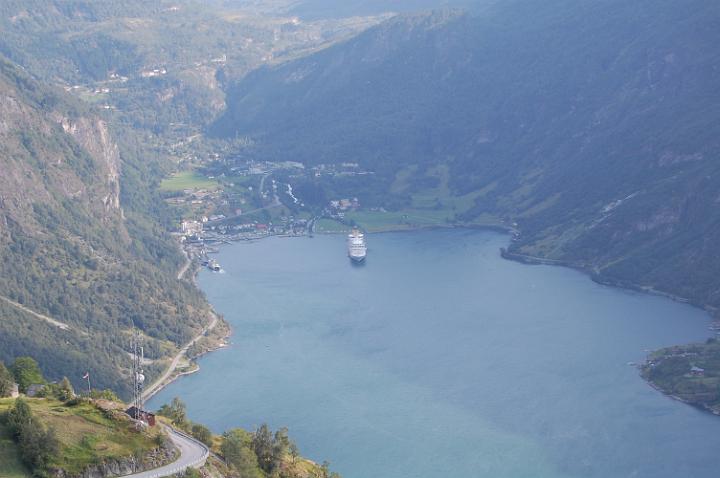 Geiranger Fjord. Da Trondheim a Lom3.JPG - AI PIEDI DELLA RUPE